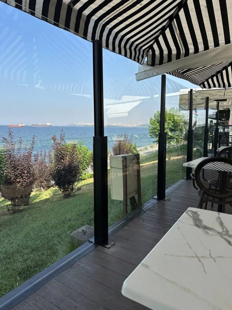 Windbreak glass 6