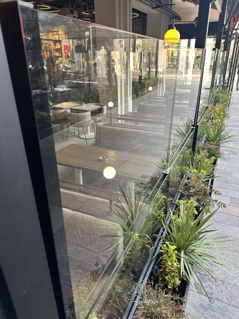 Wind-blocking glass flower pot 2 1