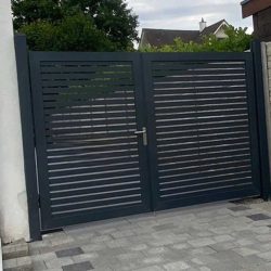 Puerta peatonal de jardín de aluminio modelo 9